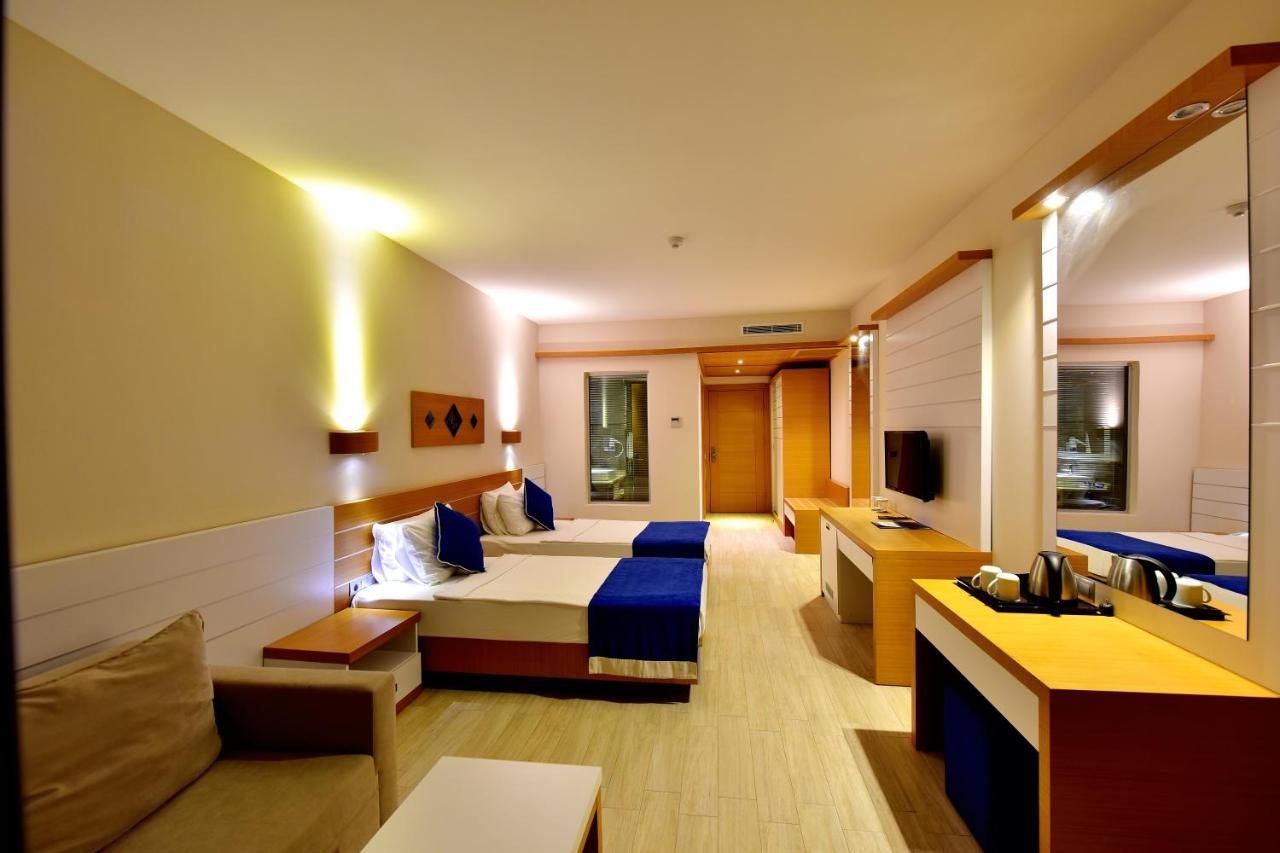 Jasmin Beach Hotel — 4