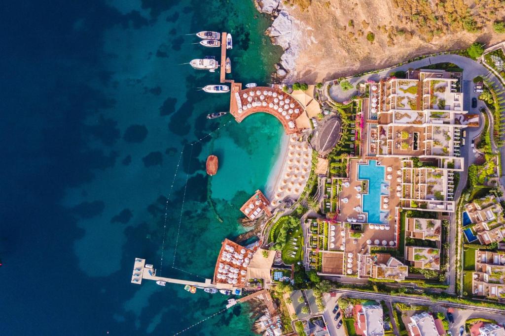 Caresse Luxury Collection Resort & Spa