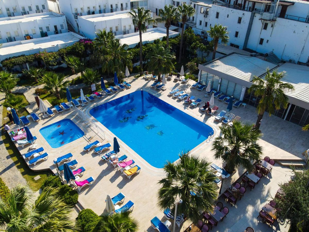 Nagi Beach Hotel — 4